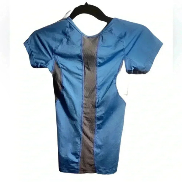 2XU blue  grey compression training athletic wicking running short sleeve top XS - Picture 3 of 4